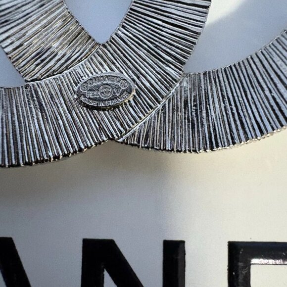 Large Chanel Crystal Bijoux Coco Brooch About 2” - With Box - Picture 5 of 7